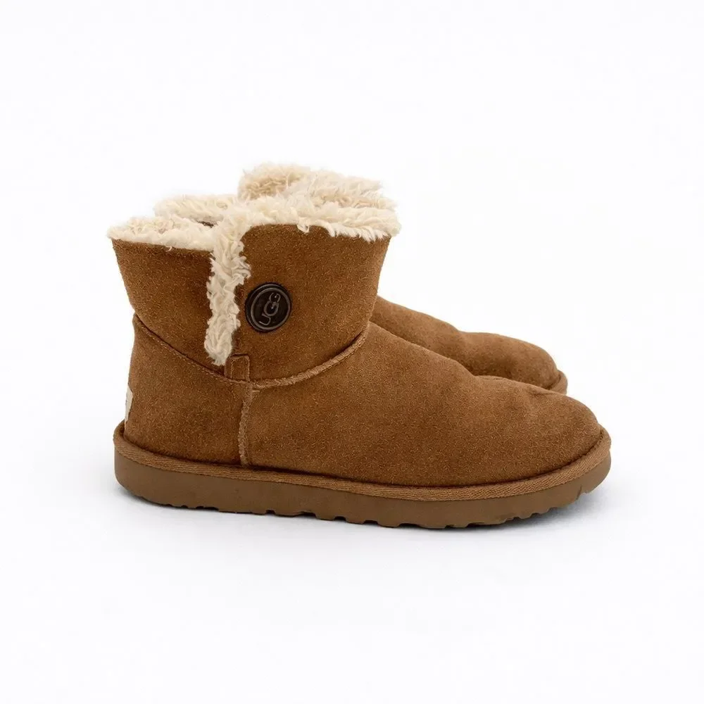 UGG Bailey Button Mini Chestnut Shearling Boots Size 9